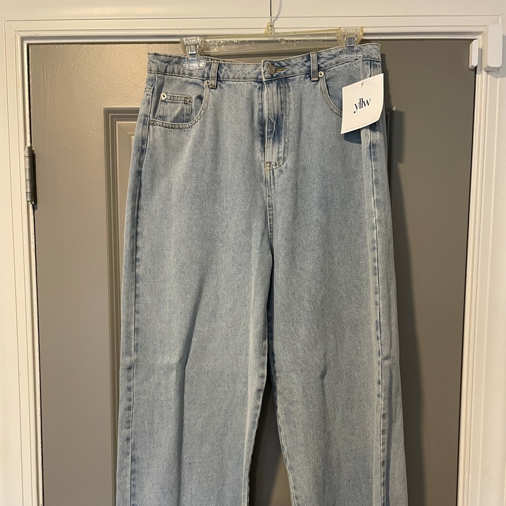 Wide legged frayed light wash jeans size large